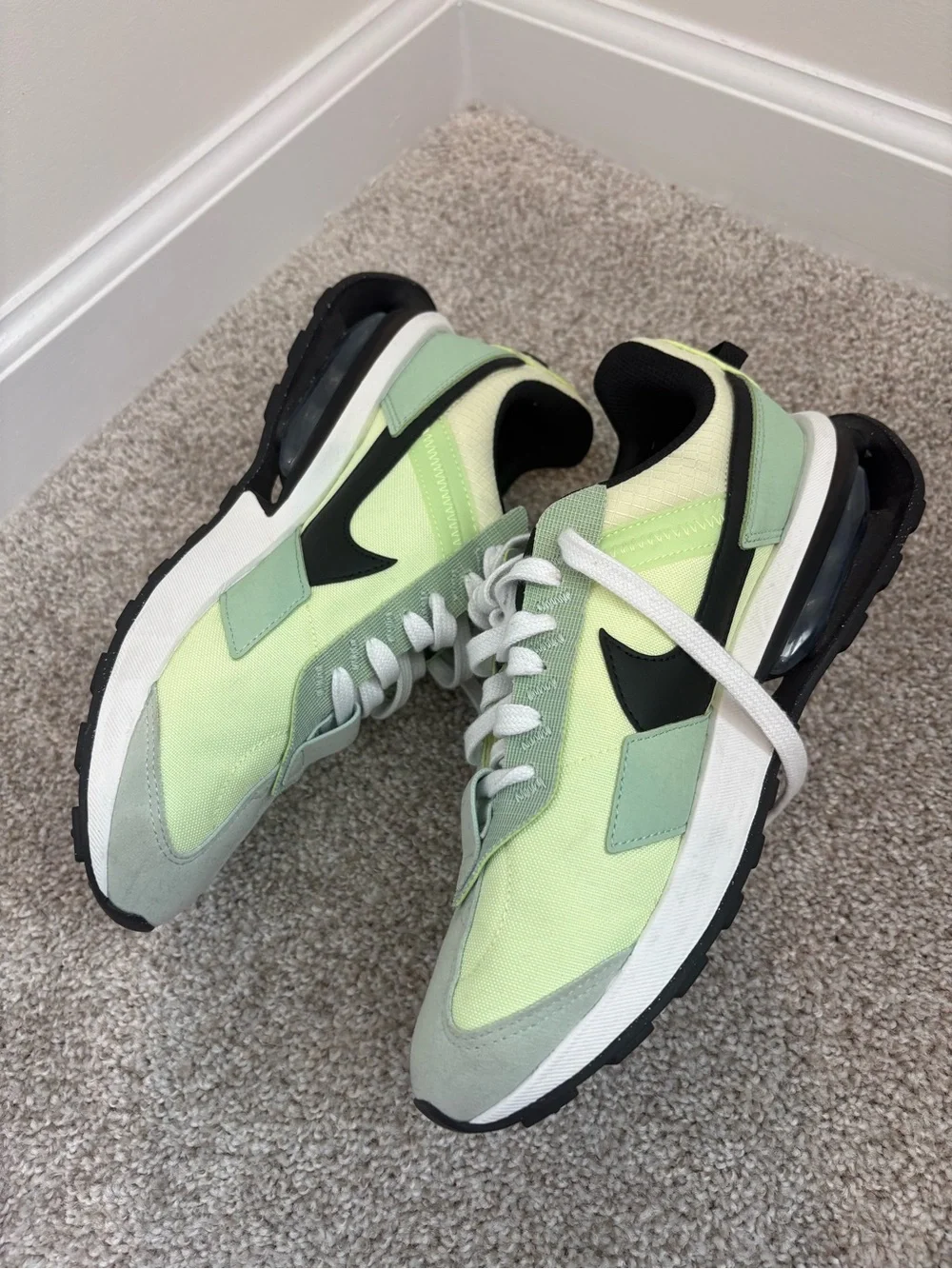 Nike Women’s Sneakers in Light Green, Mint, Black